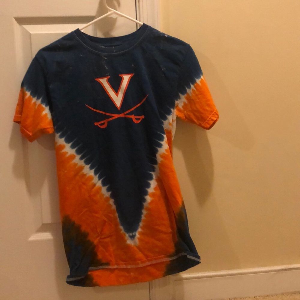 A blue and orange mixed T-shirt with a V on it